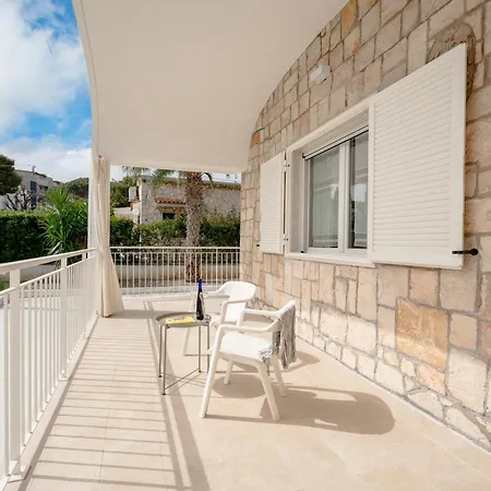 Guesthost - Agapanto Appartement *